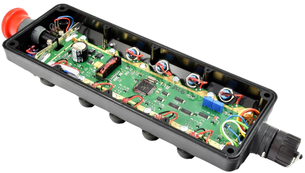 Radio controller top section 9857354 - Elektromos rendszer - Rakodódaru: 3 kép. Radio controller top section 9857354 - Elektromos rendszer - Rakodódaru: 3 kép.