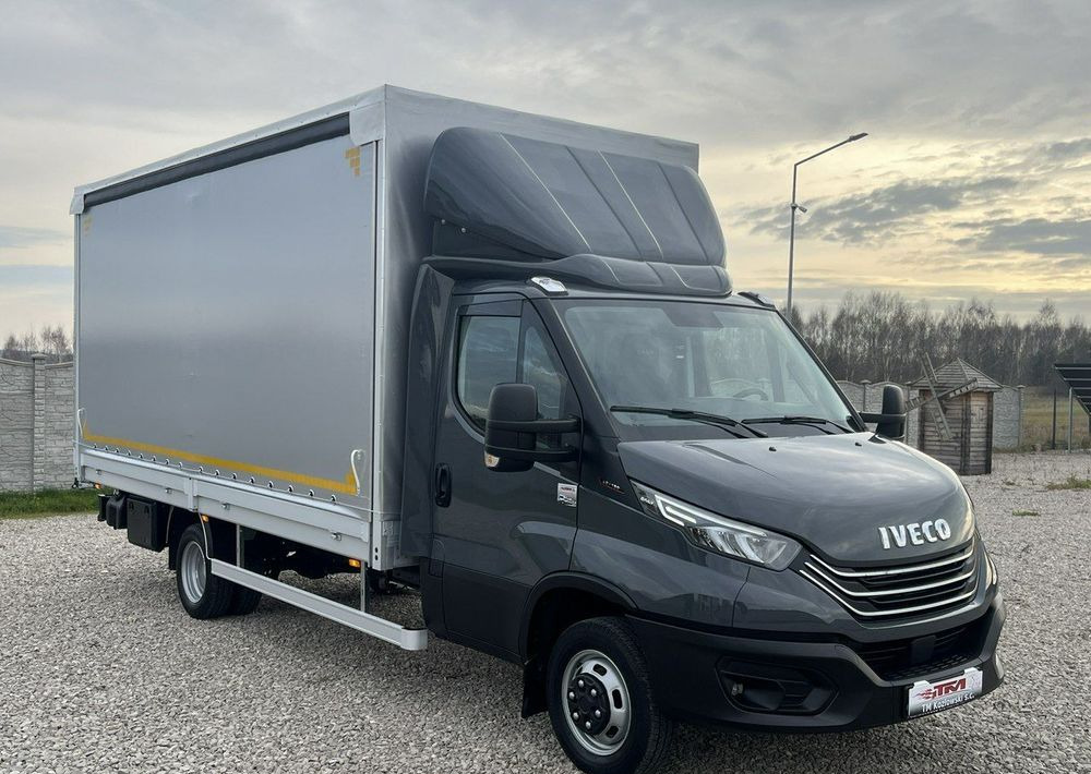 Iveco Daily - Ponyvás kisteherautó: 4 kép. Iveco Daily - Ponyvás kisteherautó: 4 kép.