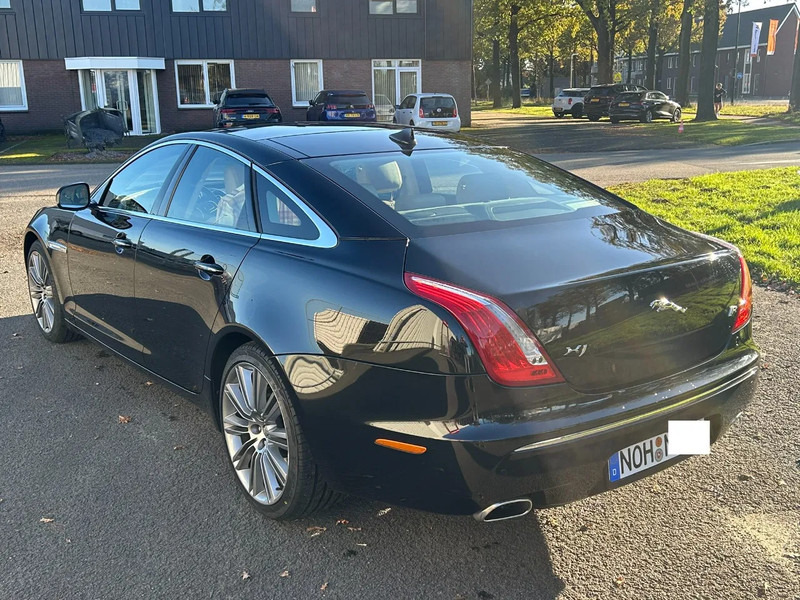 Jaguar XJ 3.0 V6D 275 PK /AUTOM / PANO DAK / VOL LEDER / MERIDAN / EXPORT PRICE - Szedán: 5 kép. Jaguar XJ 3.0 V6D 275 PK /AUTOM / PANO DAK / VOL LEDER / MERIDAN / EXPORT PRICE - Szedán: 5 kép.