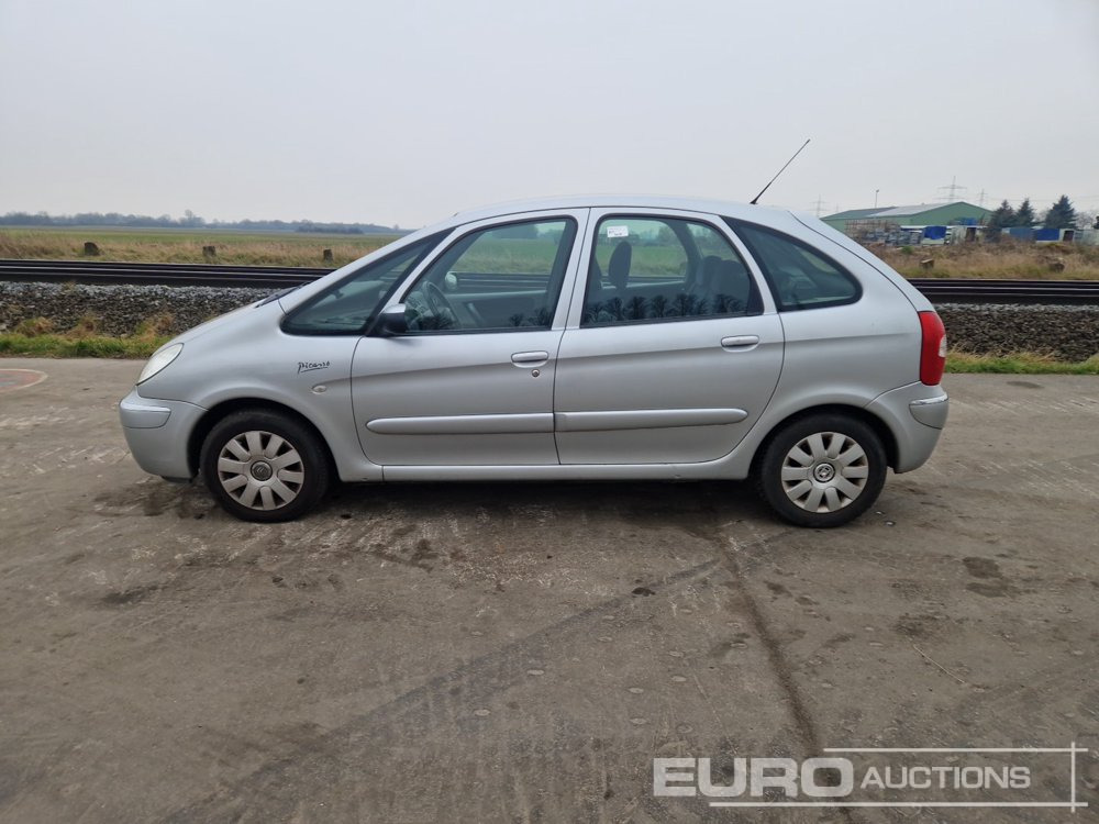 2004 Citroen Xsara Picasso - Autó: 2 kép. 2004 Citroen Xsara Picasso - Autó: 2 kép.