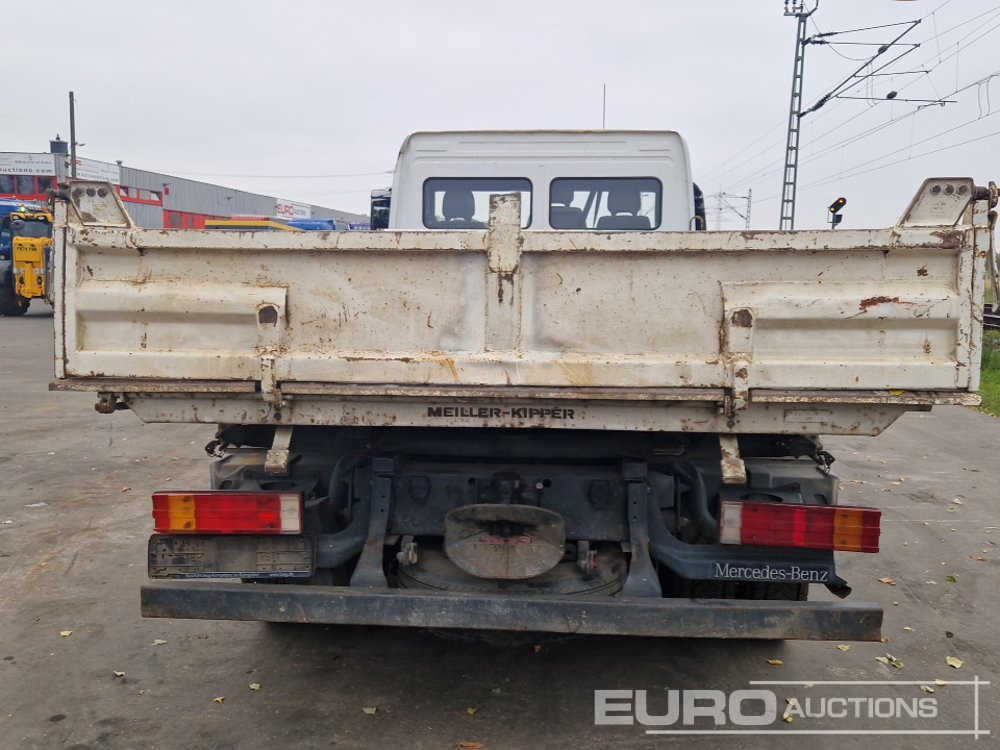 2005 Mercedes 818 - Billenőplatós teherautó: 4 kép. 2005 Mercedes 818 - Billenőplatós teherautó: 4 kép.