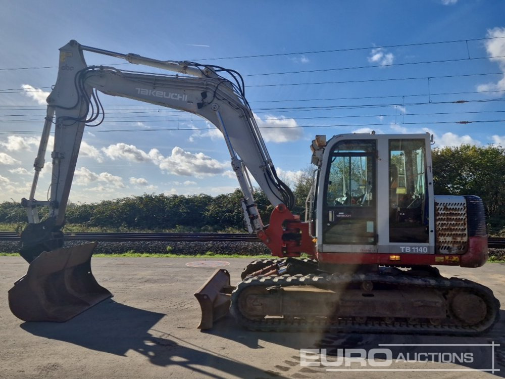 2006 Takeuchi TB1140 - Lánctalpas kotró: 2 kép. 2006 Takeuchi TB1140 - Lánctalpas kotró: 2 kép.