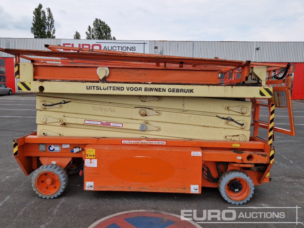 2009 Holland Lift MONO STAR X-105EL12 Electric Scissor Lift, 12.5m Working Height, 500kg Platform Capacity, Extending Deck - Emelő: 5 kép. 2009 Holland Lift MONO STAR X-105EL12 Electric Scissor Lift, 12.5m Working Height, 500kg Platform Capacity, Extending Deck - Emelő: 5 kép.