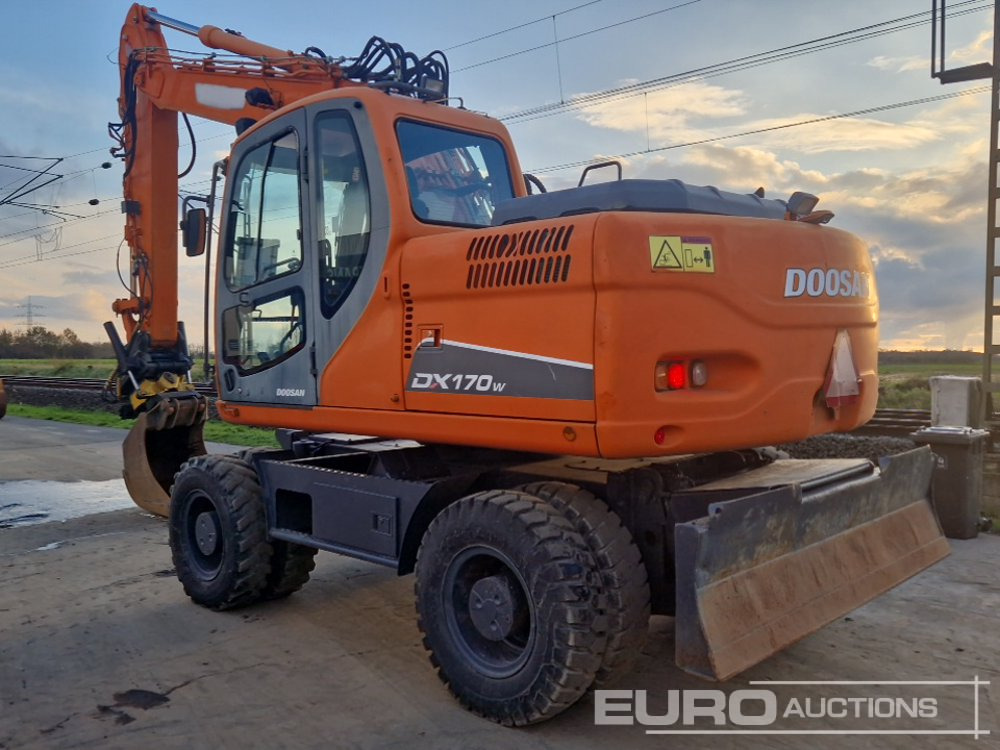 2010 Doosan DX170W - Gumikerekes kotró: 3 kép. 2010 Doosan DX170W - Gumikerekes kotró: 3 kép.