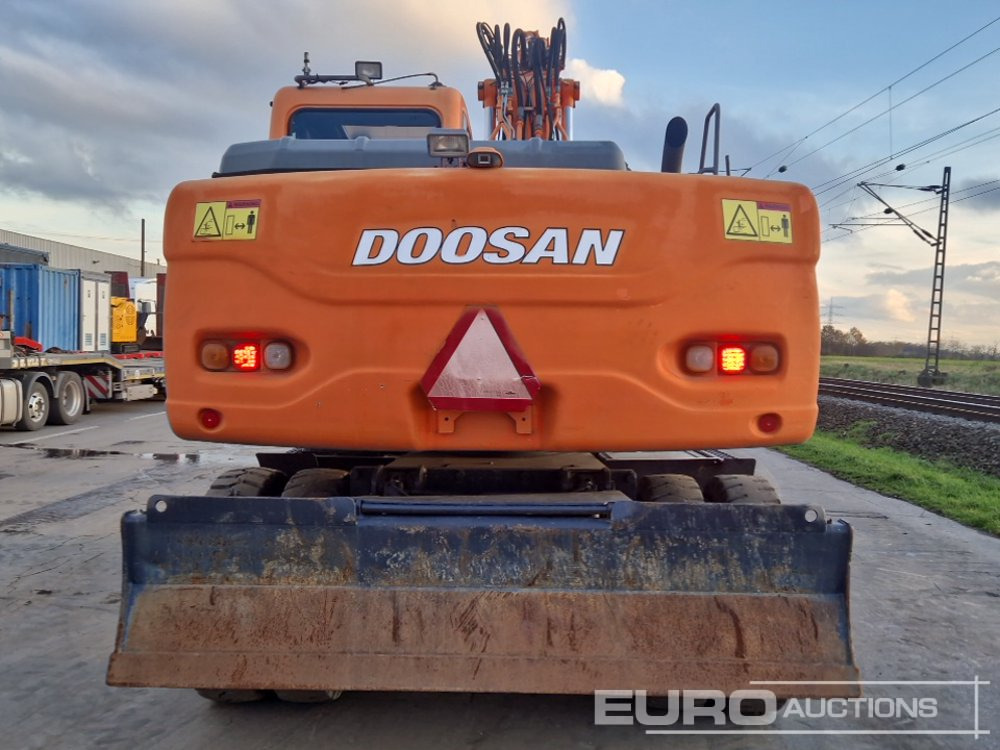 2010 Doosan DX170W - Gumikerekes kotró: 4 kép. 2010 Doosan DX170W - Gumikerekes kotró: 4 kép.