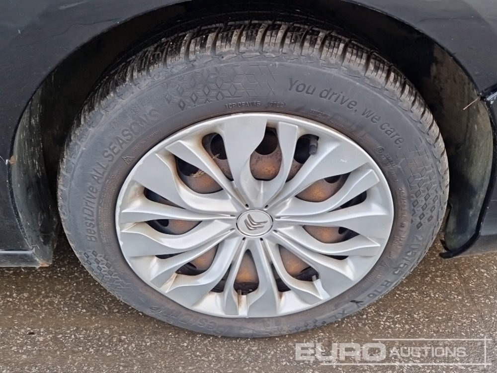 Autó 2011 Citreon C4: 9 kép. Autó 2011 Citreon C4: 9 kép.