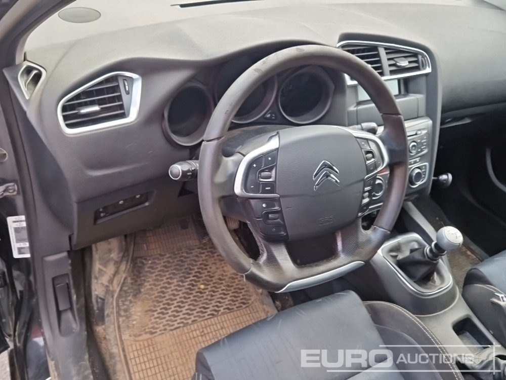 Autó 2011 Citreon C4: 29 kép. Autó 2011 Citreon C4: 29 kép.