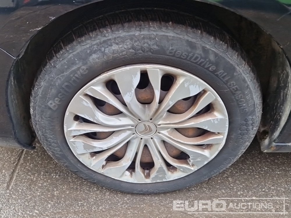 Autó 2011 Citreon C4: 10 kép. Autó 2011 Citreon C4: 10 kép.