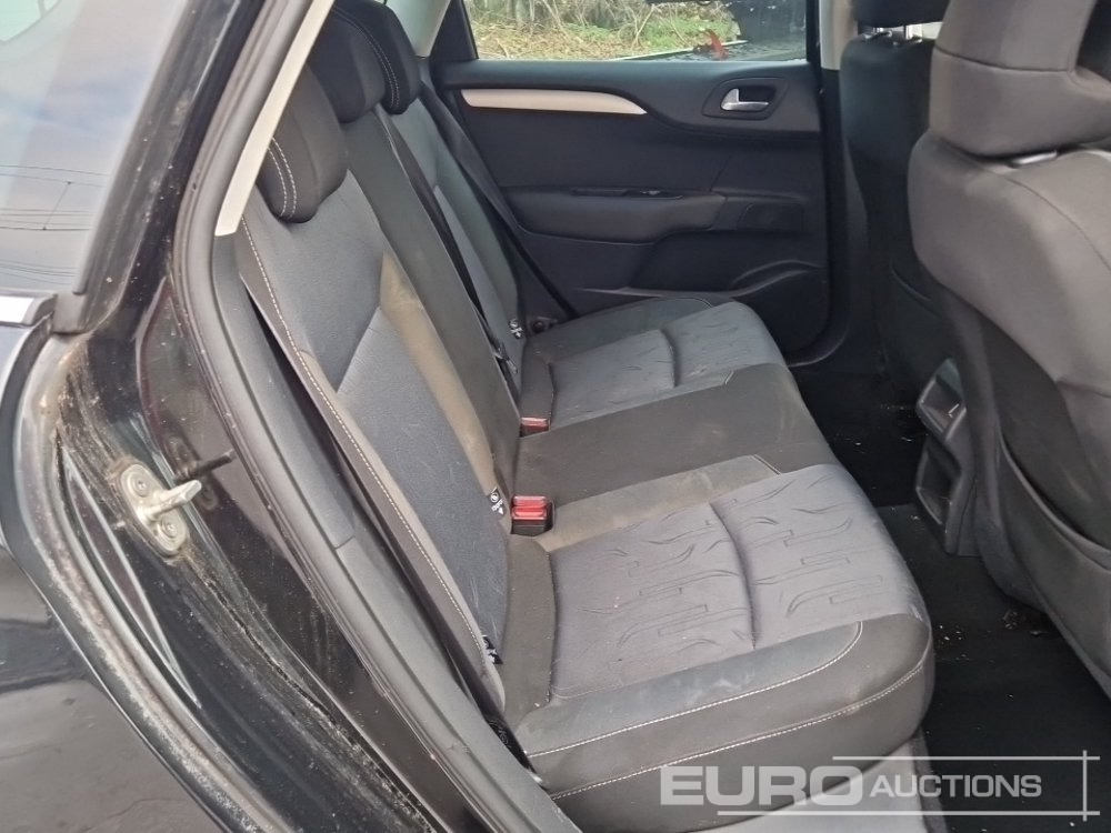 Autó 2011 Citreon C4: 18 kép. Autó 2011 Citreon C4: 18 kép.