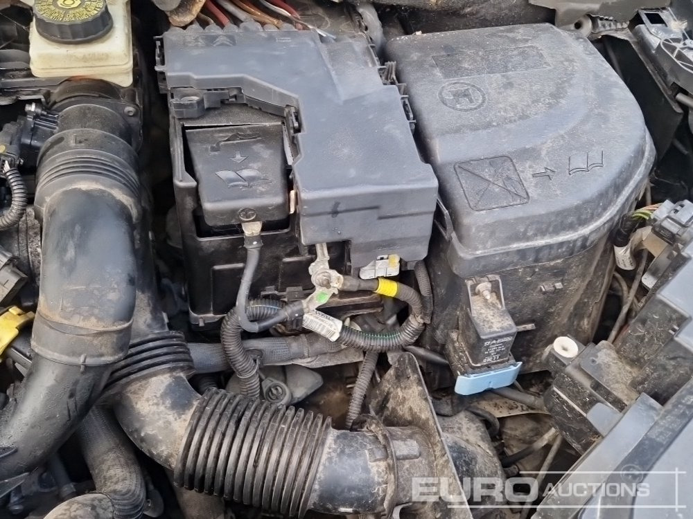 Autó 2011 Citreon C4: 15 kép. Autó 2011 Citreon C4: 15 kép.