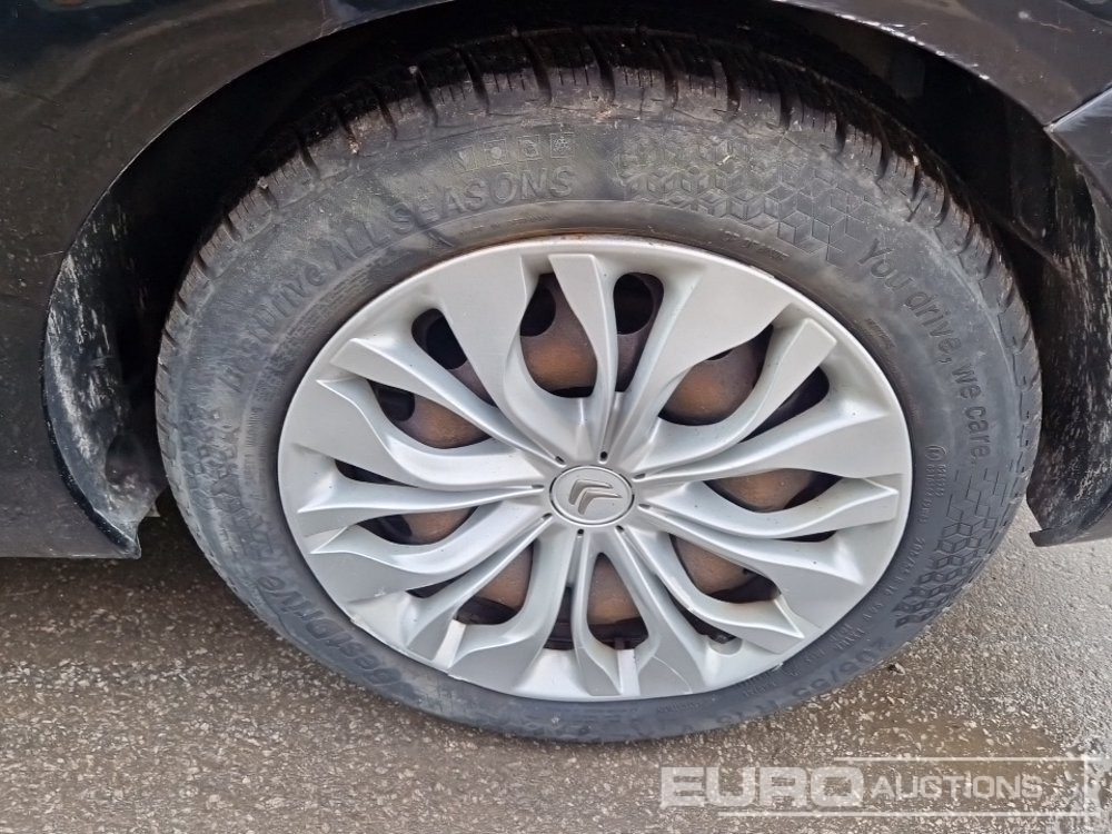 Autó 2011 Citreon C4: 11 kép. Autó 2011 Citreon C4: 11 kép.