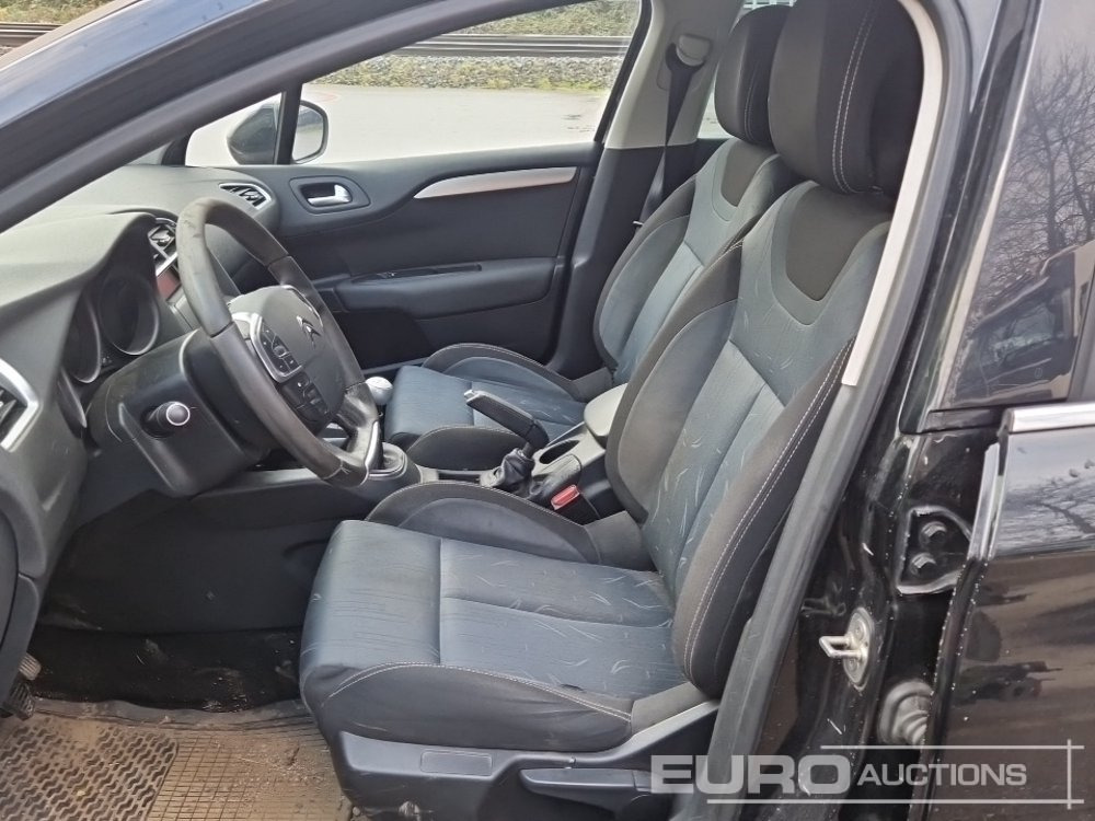 Autó 2011 Citreon C4: 25 kép. Autó 2011 Citreon C4: 25 kép.