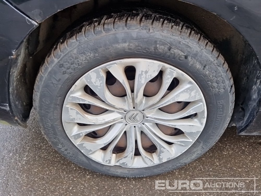 Autó 2011 Citreon C4: 12 kép. Autó 2011 Citreon C4: 12 kép.