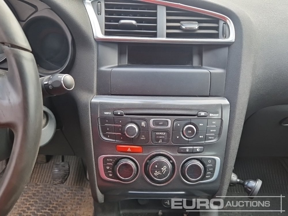 Autó 2011 Citreon C4: 28 kép. Autó 2011 Citreon C4: 28 kép.