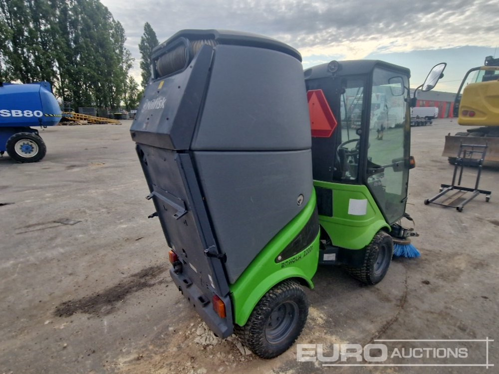 2011 EGHOLM FV2200 Sweeper - Utcaseprő gép: 3 kép. 2011 EGHOLM FV2200 Sweeper - Utcaseprő gép: 3 kép.