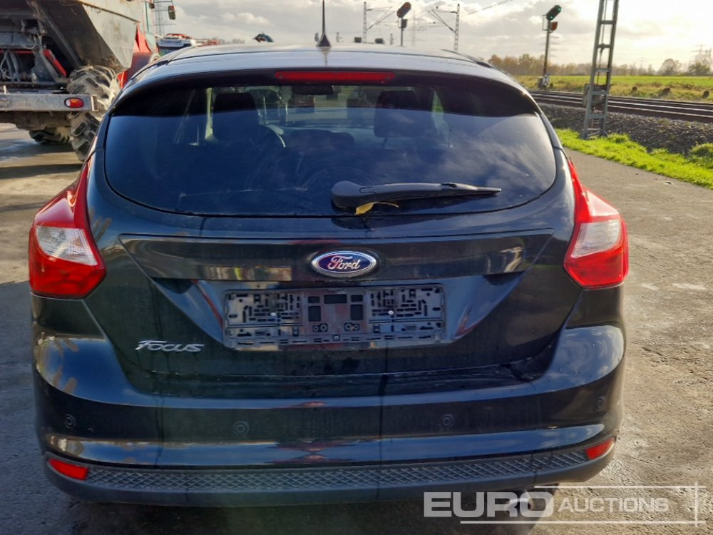 2011 Ford Focus - Autó: 4 kép. 2011 Ford Focus - Autó: 4 kép.