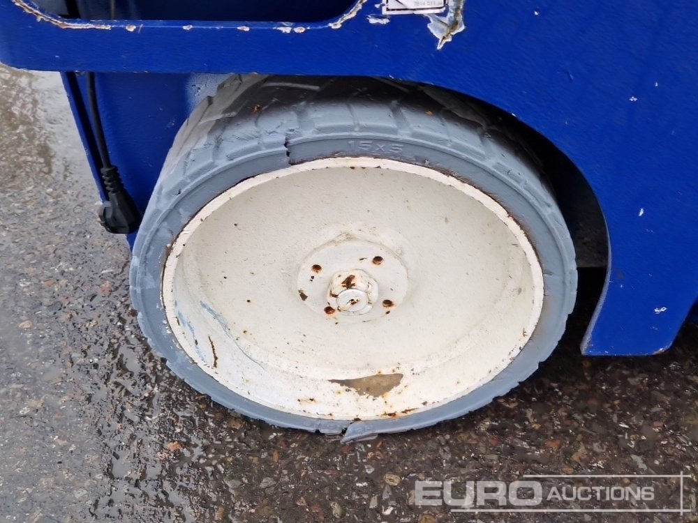 Emelő 2011 Haulotte Compact 10: 8 kép.