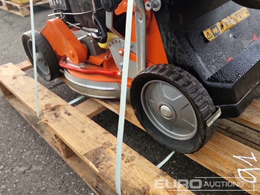 2011 Husqvarna WC 48 Se Walk Behind Petrol Lawnmower - Építőipari berendezések: 5 kép. 2011 Husqvarna WC 48 Se Walk Behind Petrol Lawnmower - Építőipari berendezések: 5 kép.