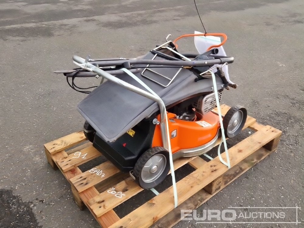 2011 Husqvarna WC 48 Se Walk Behind Petrol Lawnmower - Építőipari berendezések: 1 kép. 2011 Husqvarna WC 48 Se Walk Behind Petrol Lawnmower - Építőipari berendezések: 1 kép.