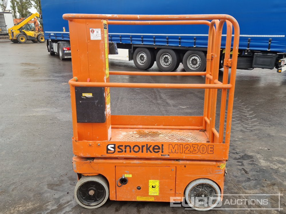 2011 Snorkel M1230E - Oszlopos személyemelő: 5 kép. 2011 Snorkel M1230E - Oszlopos személyemelő: 5 kép.