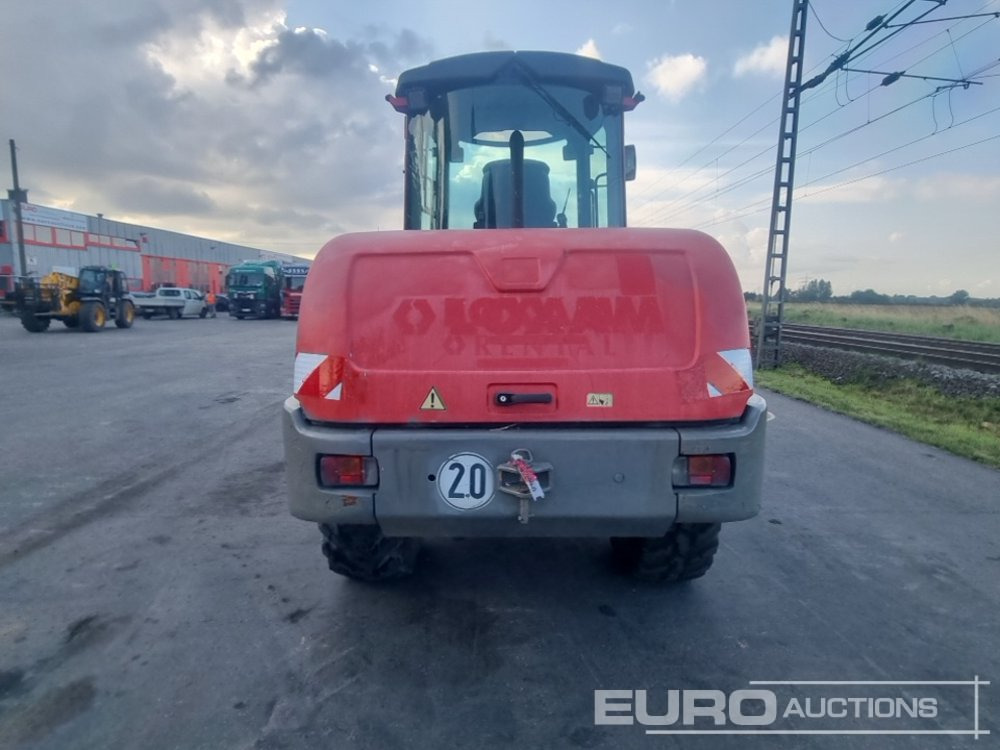 2011 Takeuchi TW10 - Gumikerekes homlokrakodó: 4 kép. 2011 Takeuchi TW10 - Gumikerekes homlokrakodó: 4 kép.