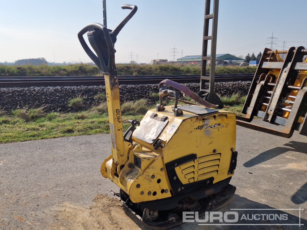 2012 Bomag Walk Behind Compaction Plate - Aszfaltozó gép: 1 kép. 2012 Bomag Walk Behind Compaction Plate - Aszfaltozó gép: 1 kép.