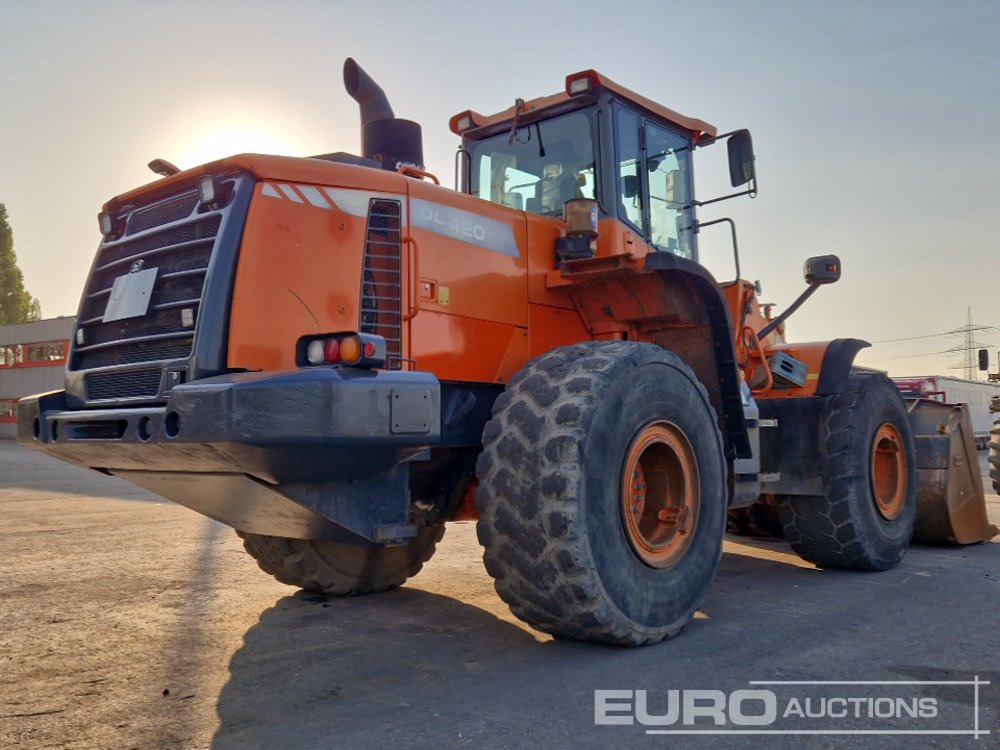 2012 Doosan DL420-3 - Gumikerekes homlokrakodó: 5 kép. 2012 Doosan DL420-3 - Gumikerekes homlokrakodó: 5 kép.