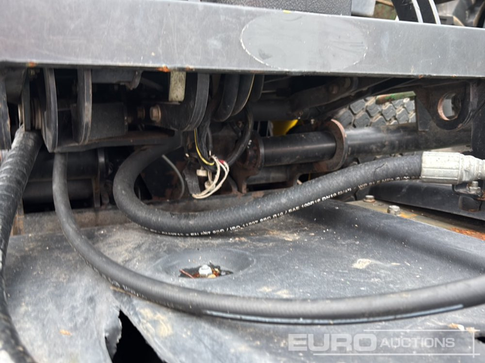 Kerti fűkasza 2012 John Deere 1600: 21 kép. Kerti fűkasza 2012 John Deere 1600: 21 kép.