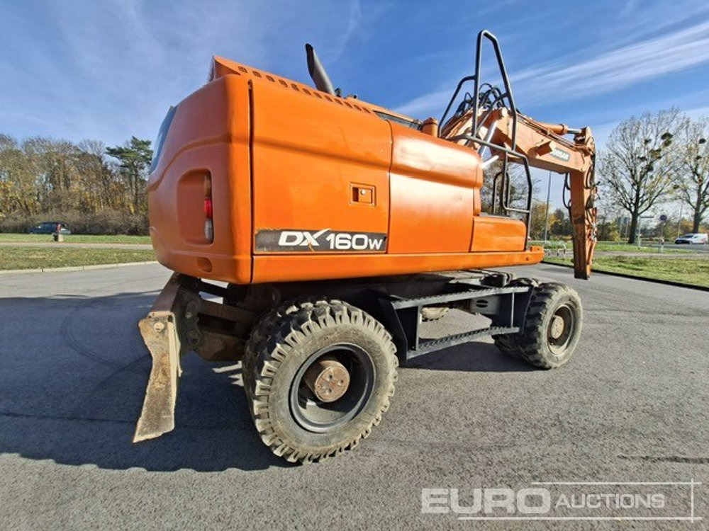 2013 Doosan DX160W-3 - Gumikerekes kotró: 4 kép. 2013 Doosan DX160W-3 - Gumikerekes kotró: 4 kép.