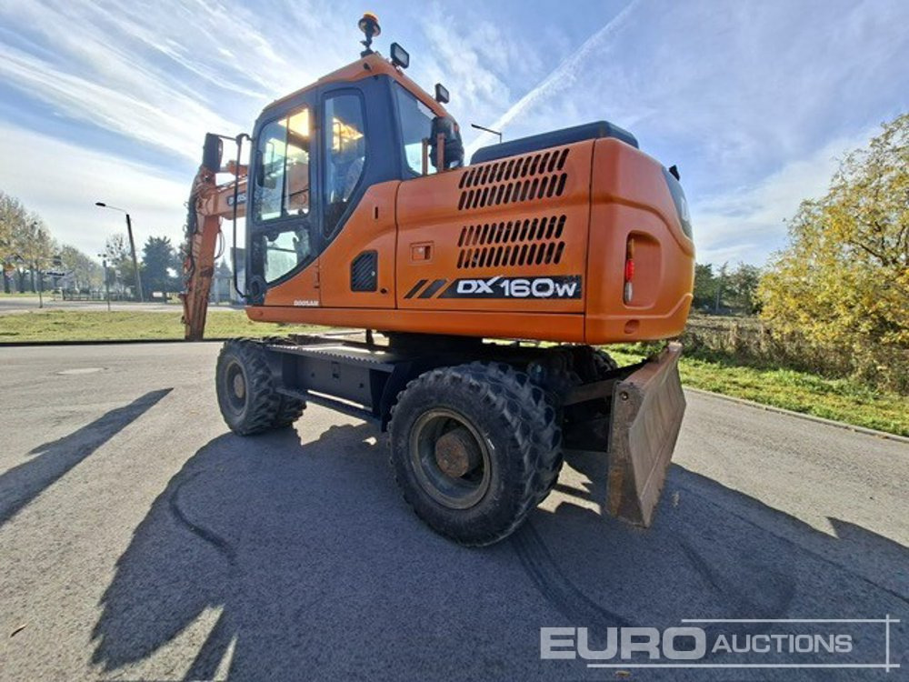 2013 Doosan DX160W-3 - Gumikerekes kotró: 2 kép. 2013 Doosan DX160W-3 - Gumikerekes kotró: 2 kép.