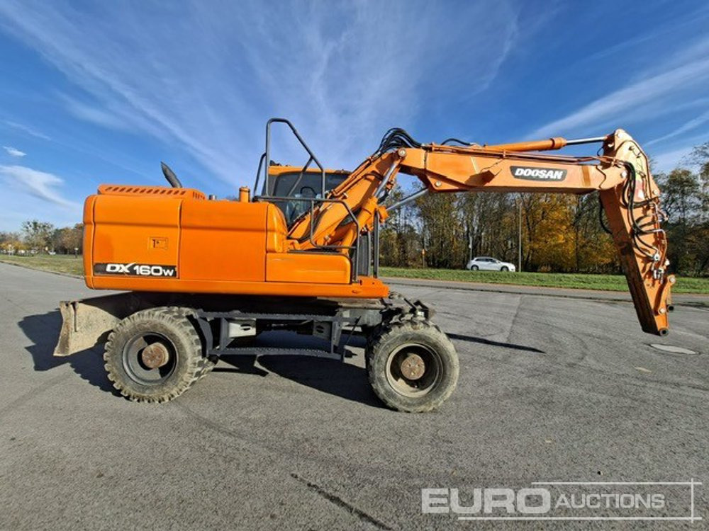 2013 Doosan DX160W-3 - Gumikerekes kotró: 5 kép. 2013 Doosan DX160W-3 - Gumikerekes kotró: 5 kép.