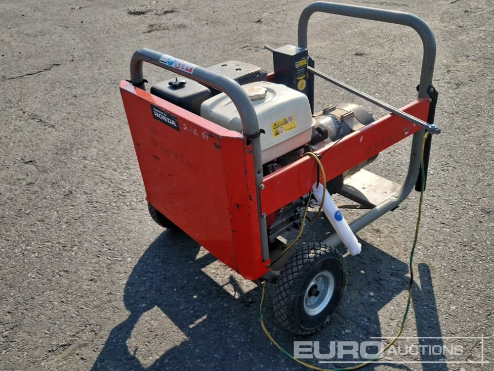 2013 SDMO HX6000 - Áramfejlesztő: 3 kép. 2013 SDMO HX6000 - Áramfejlesztő: 3 kép.