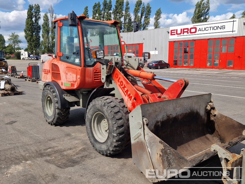 2013 Volvo L25F - Gumikerekes homlokrakodó: 2 kép. 2013 Volvo L25F - Gumikerekes homlokrakodó: 2 kép.