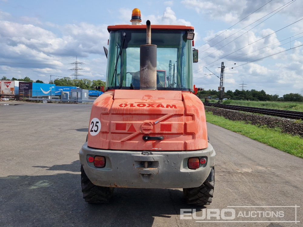 2013 Volvo L25F - Gumikerekes homlokrakodó: 5 kép. 2013 Volvo L25F - Gumikerekes homlokrakodó: 5 kép.