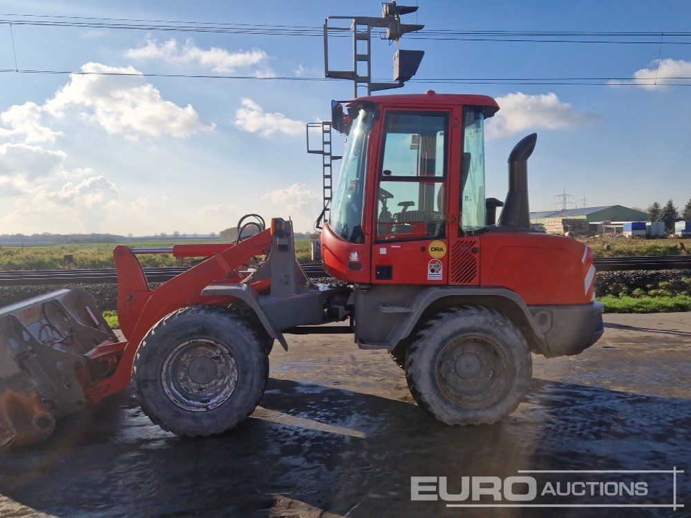 2013 Volvo L30G - Gumikerekes homlokrakodó: 2 kép. 2013 Volvo L30G - Gumikerekes homlokrakodó: 2 kép.