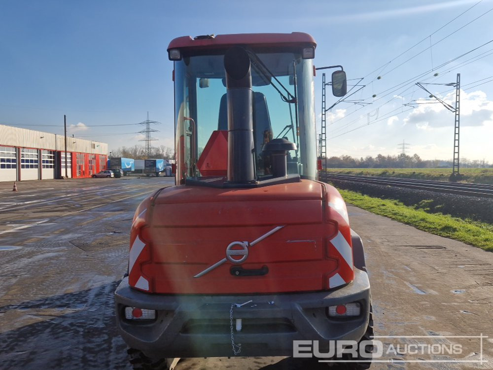 2013 Volvo L30G - Gumikerekes homlokrakodó: 4 kép. 2013 Volvo L30G - Gumikerekes homlokrakodó: 4 kép.