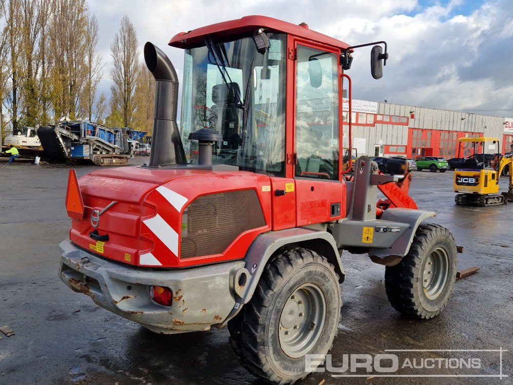 2013 Volvo L30G - Gumikerekes homlokrakodó: 5 kép. 2013 Volvo L30G - Gumikerekes homlokrakodó: 5 kép.
