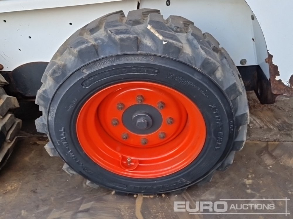 2014 Bobcat S450 - Mini homlokrakodó: 4 kép. 2014 Bobcat S450 - Mini homlokrakodó: 4 kép.