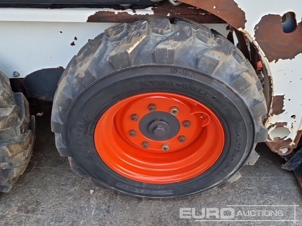 2014 Bobcat S450 - Mini homlokrakodó: 2 kép. 2014 Bobcat S450 - Mini homlokrakodó: 2 kép.