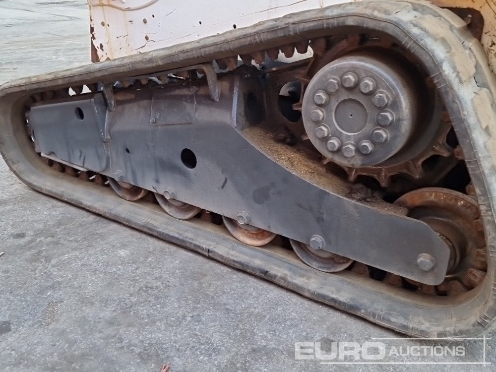 2014 Bobcat T590 - Mini homlokrakodó: 4 kép. 2014 Bobcat T590 - Mini homlokrakodó: 4 kép.