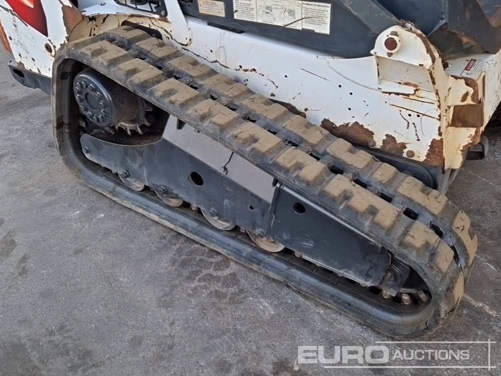 2014 Bobcat T590 - Mini homlokrakodó: 2 kép. 2014 Bobcat T590 - Mini homlokrakodó: 2 kép.