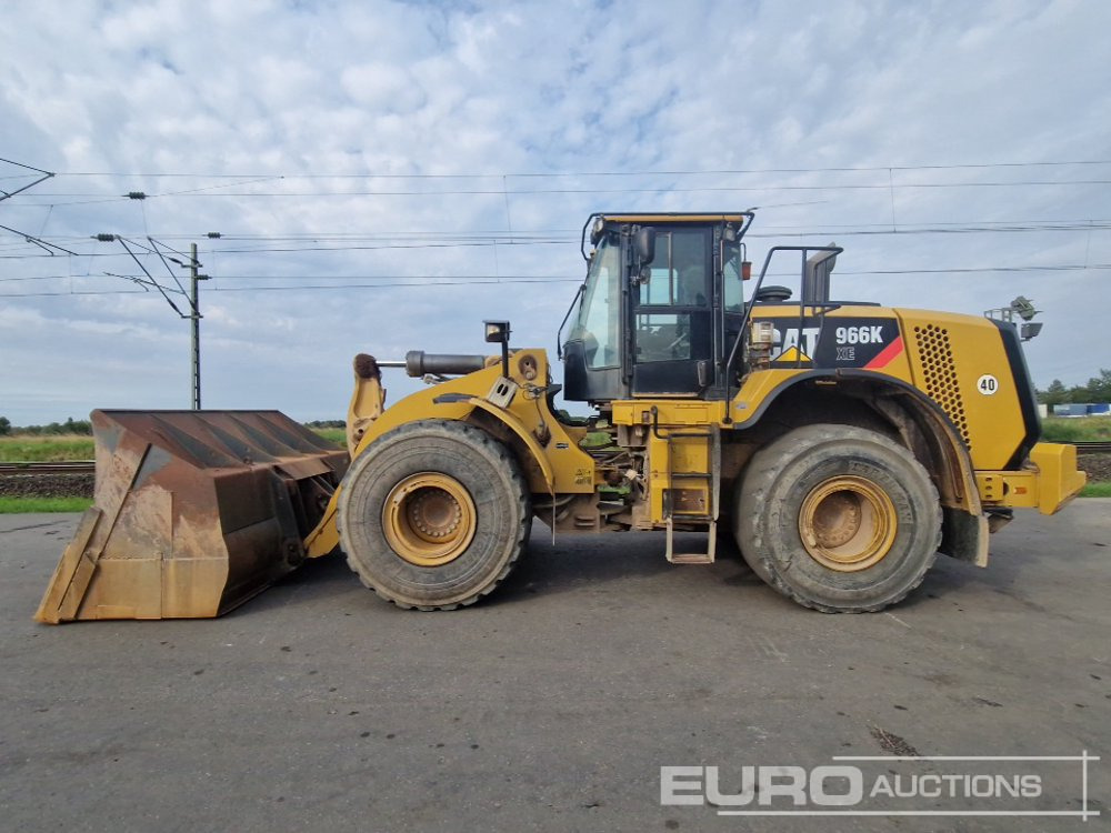 2014 CAT 966K XE - Gumikerekes homlokrakodó: 2 kép. 2014 CAT 966K XE - Gumikerekes homlokrakodó: 2 kép.