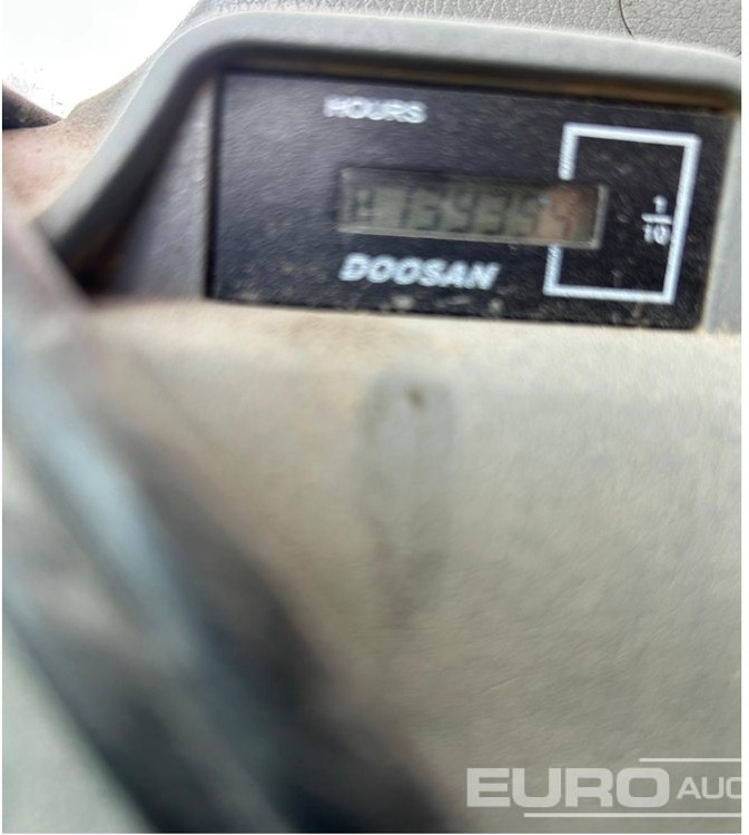 2014 Doosan DX340LC-3 - Lánctalpas kotró: 2 kép. 2014 Doosan DX340LC-3 - Lánctalpas kotró: 2 kép.