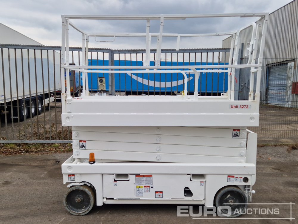 2014 Haulotte Compact 12 - Ollós emelő: 2 kép. 2014 Haulotte Compact 12 - Ollós emelő: 2 kép.