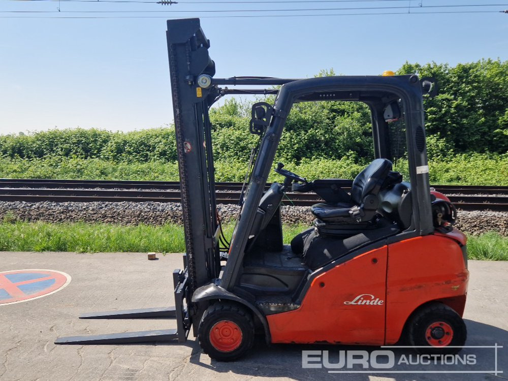 2014 Linde H20T-01 - Villás targonca: 2 kép. 2014 Linde H20T-01 - Villás targonca: 2 kép.