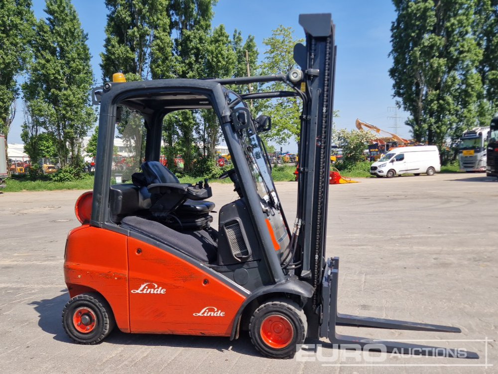 2014 Linde H20T-01 - Villás targonca: 5 kép. 2014 Linde H20T-01 - Villás targonca: 5 kép.