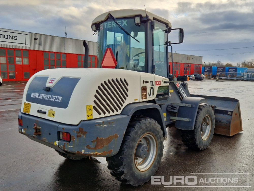 2014 Terex TL100 - Gumikerekes homlokrakodó: 5 kép. 2014 Terex TL100 - Gumikerekes homlokrakodó: 5 kép.
