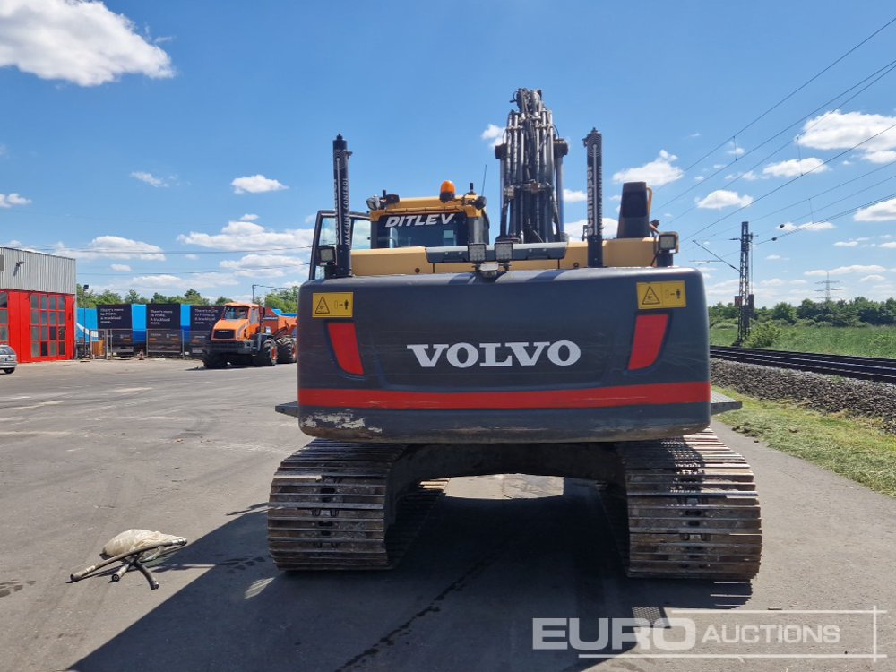 2014 Volvo EC220DL - Lánctalpas kotró: 4 kép. 2014 Volvo EC220DL - Lánctalpas kotró: 4 kép.