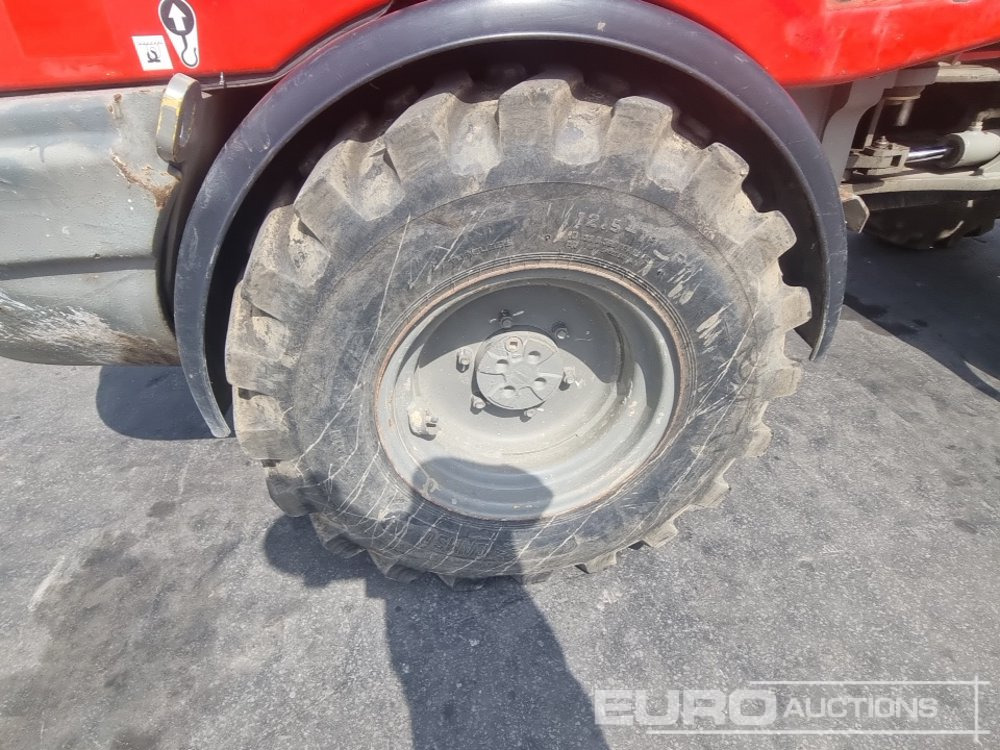 2014 Volvo L25F - Gumikerekes homlokrakodó: 5 kép. 2014 Volvo L25F - Gumikerekes homlokrakodó: 5 kép.