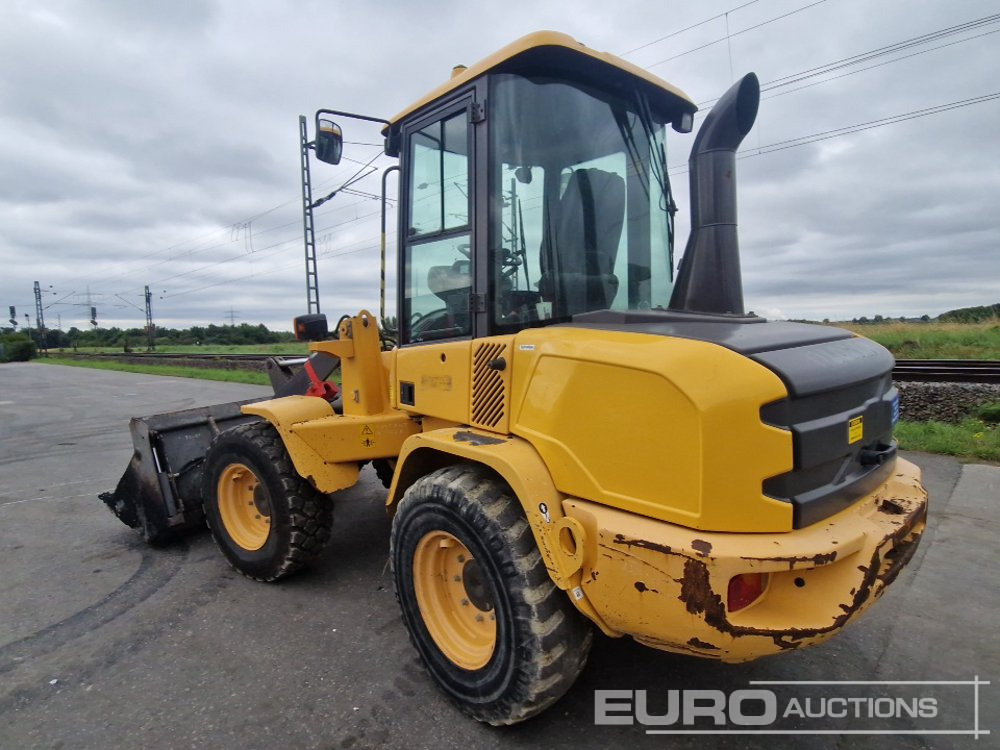 2014 Volvo L30G - Gumikerekes homlokrakodó: 3 kép. 2014 Volvo L30G - Gumikerekes homlokrakodó: 3 kép.